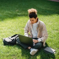 3 Differences Between Online and Residential Education